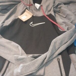 Nike Gray and Black Hoodie Men's New With Tags Size Medium Hoodie Long Sleeve